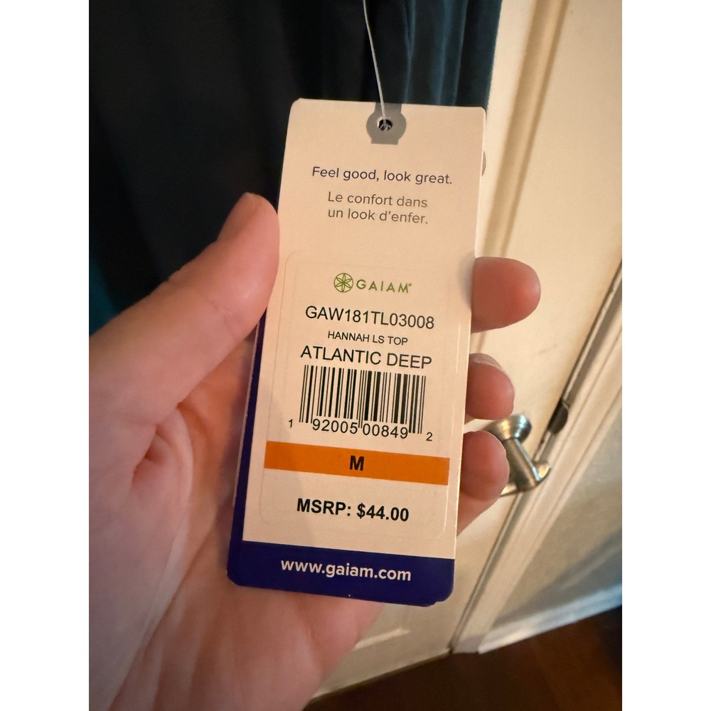 Gaiam Hannah LS Top Atlantic Deep Teal Strappy Open Back Yoga Top GAW181TL03008 - Picture 4 of 9